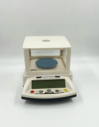 Laboratoriya tərəzisi 1000g/0.01g qoruyucu şüşəli — şəkil 5
