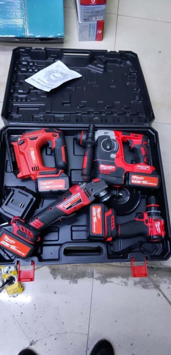 Milwaukee power tool set and other models - Tenderyard