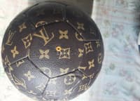 Futbol topu Louis Vuitton monogram üslublu, ölçü 5 — şəkil 5
