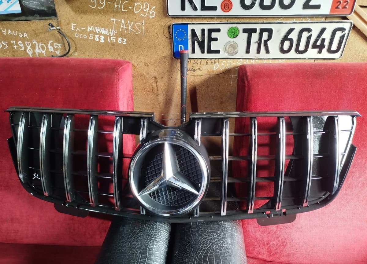 Radiator barmaqlığı Mercedes Benz