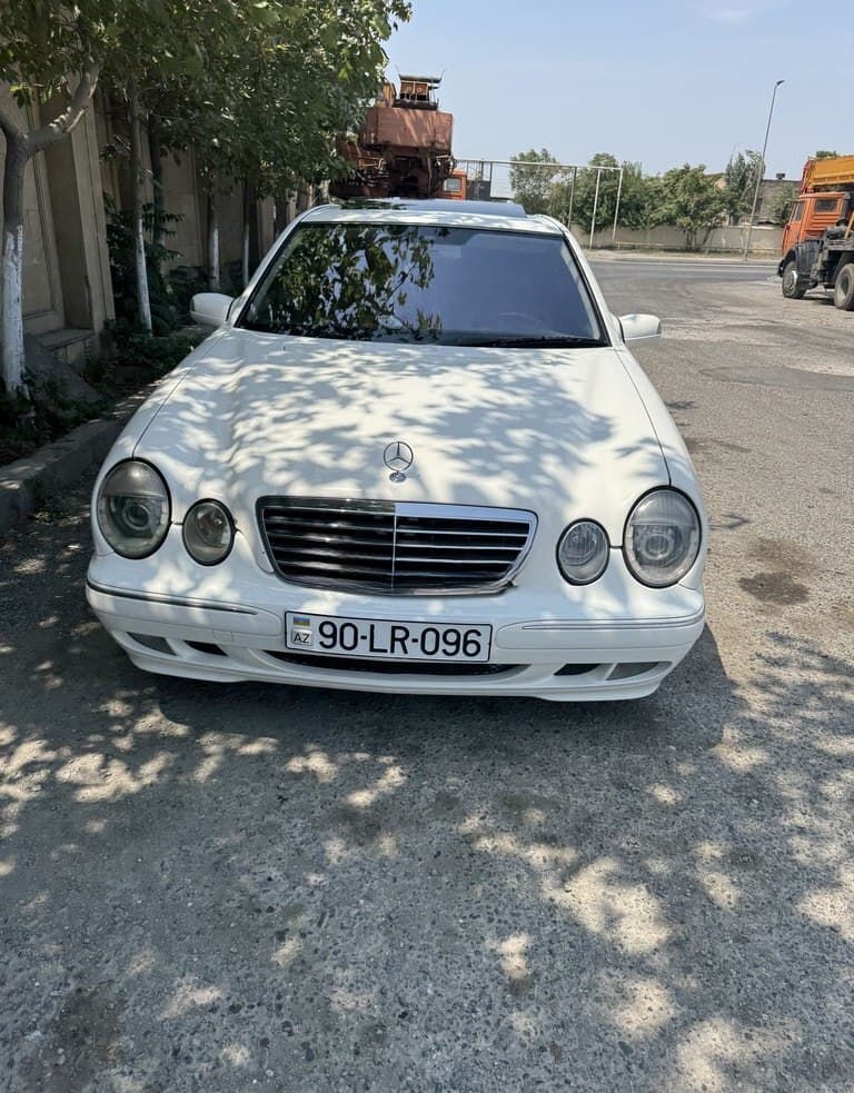 Mercedes E 320, 2001 il, 368000 km, 3200 L
