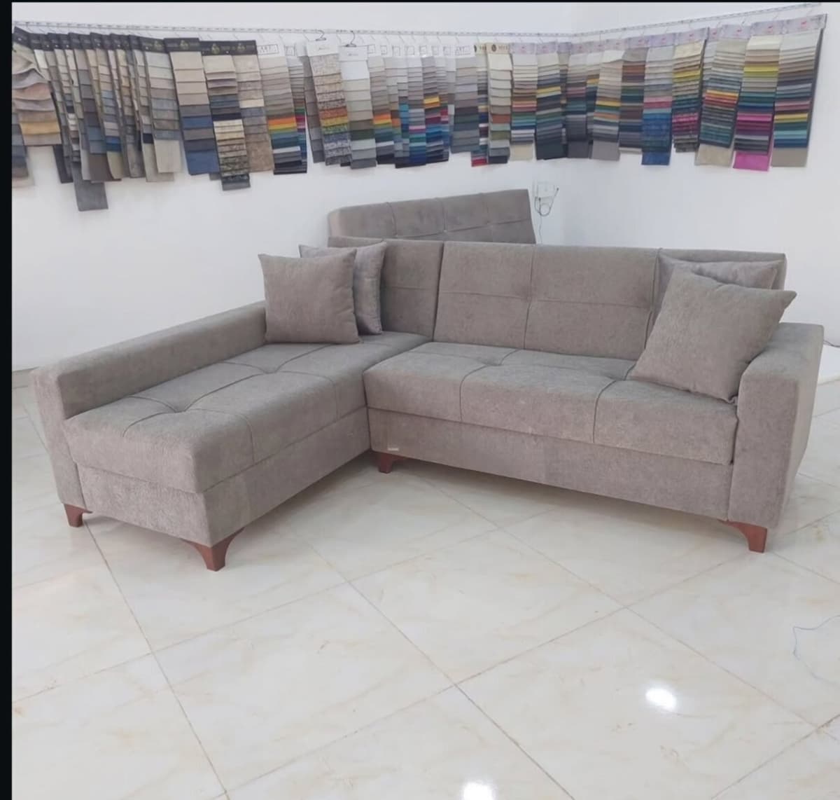 Künc divan, Qarışıq rəng