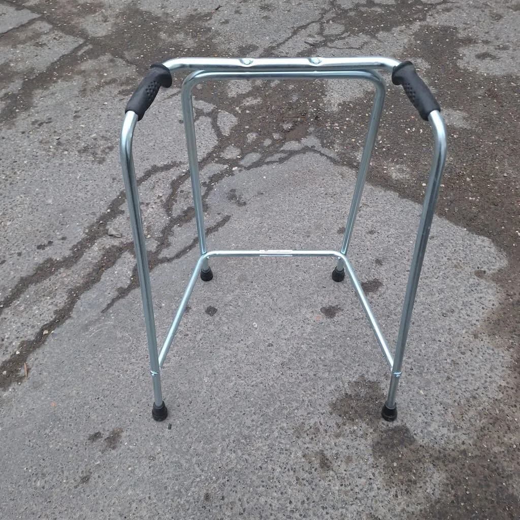 Reabilitasiya üçün Gəzinti Çərçivəsi (Walker)