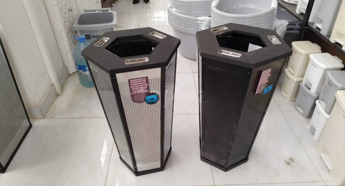 Altıbucaqlı metal zibil qabı 55L
