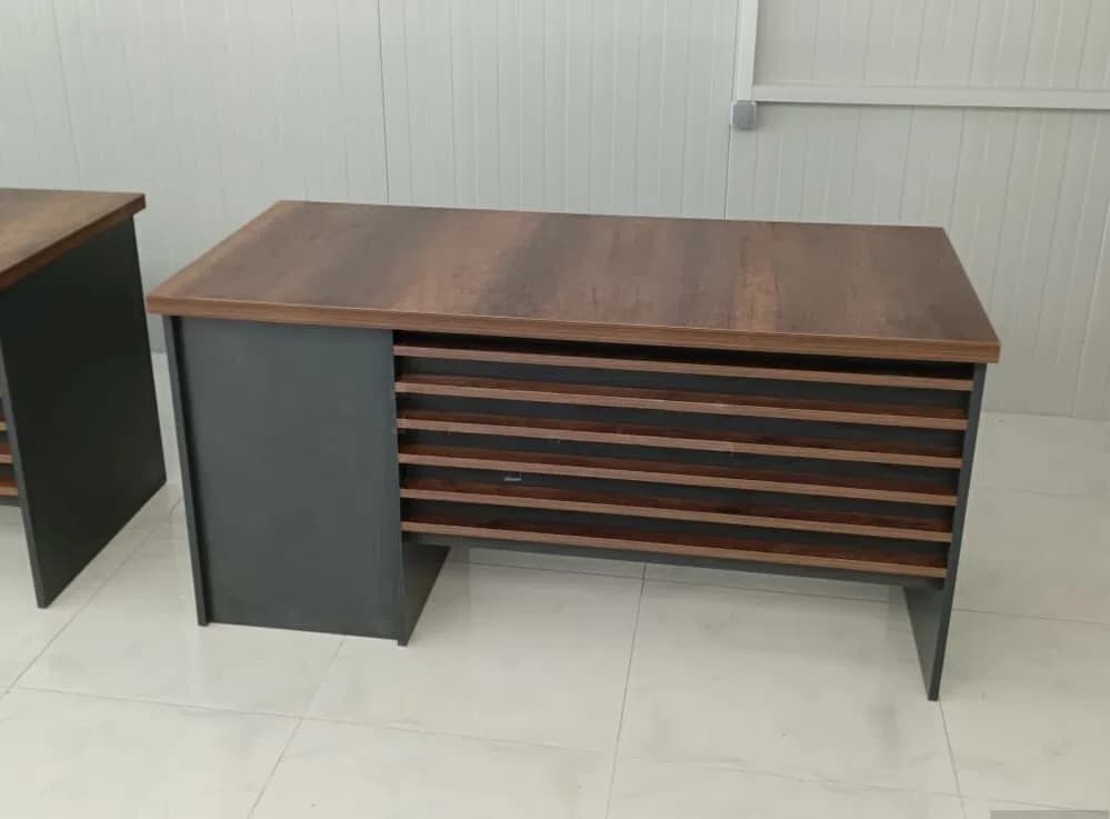 Ofis masası Qəhvəyi rəng