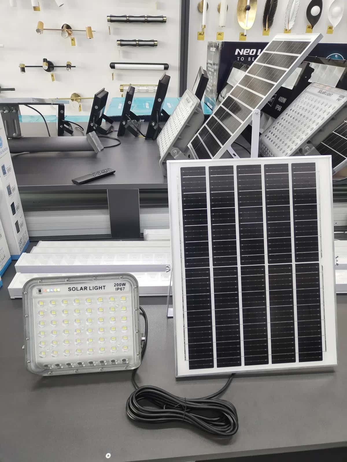 200W Günəş Enerjili LED Projektor - Tenderyard