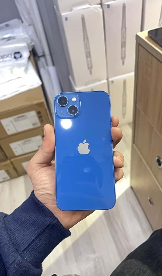 Apple iPhone 13, 4 GB - Tenderyard