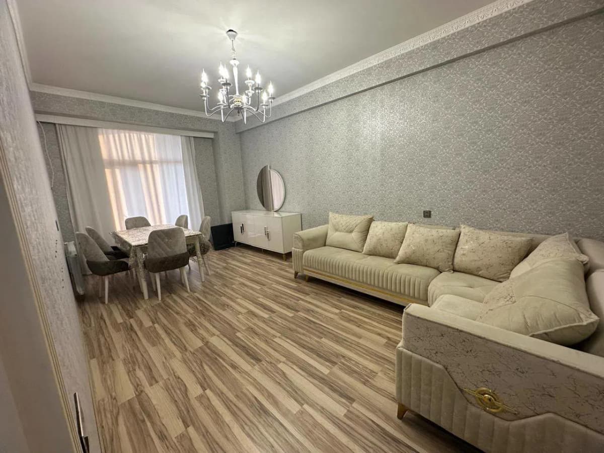 2 otaqlı mənzil 86 m² kirayə verilir
