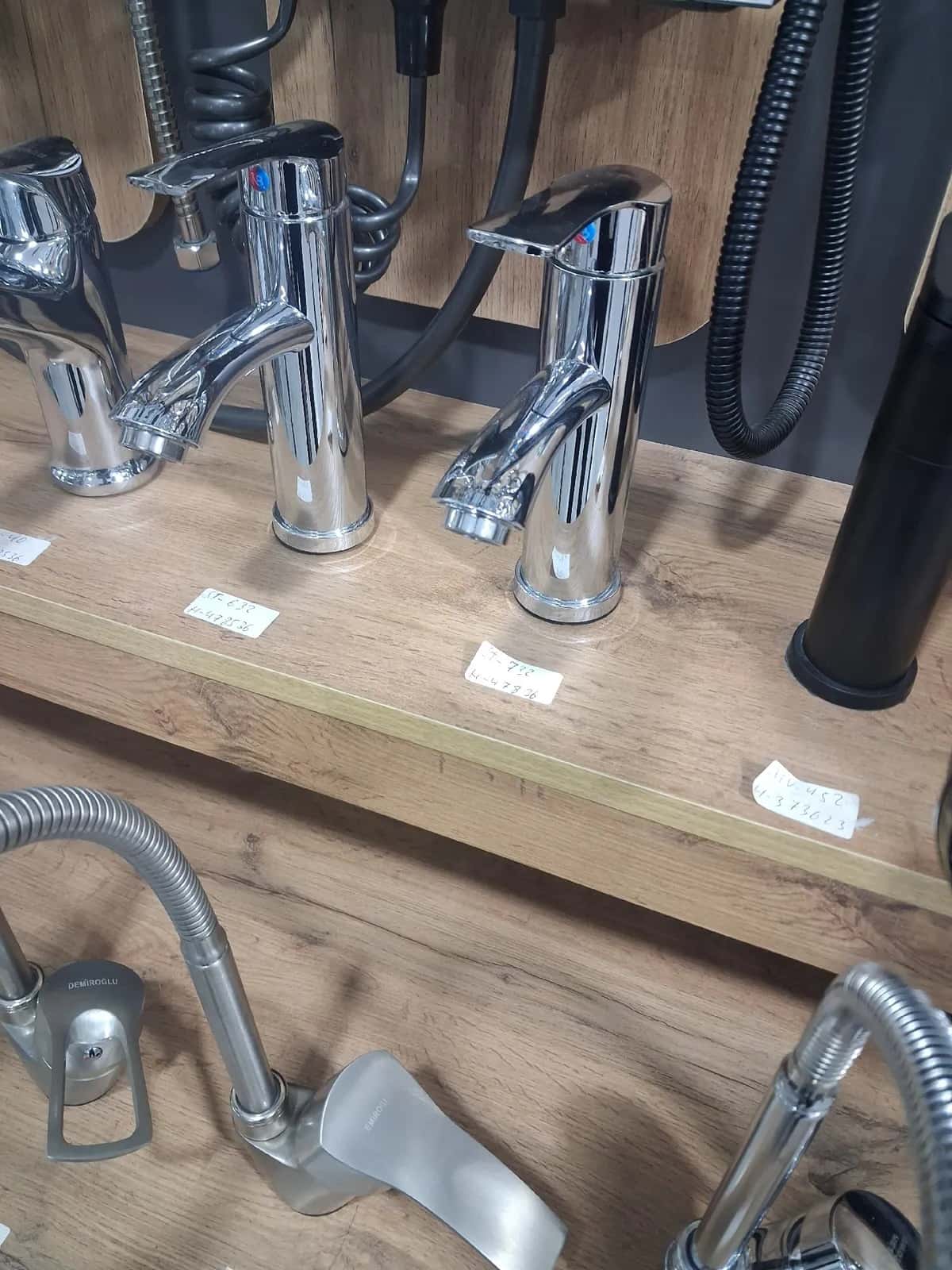Bathroom faucet, Silver color - Tenderyard