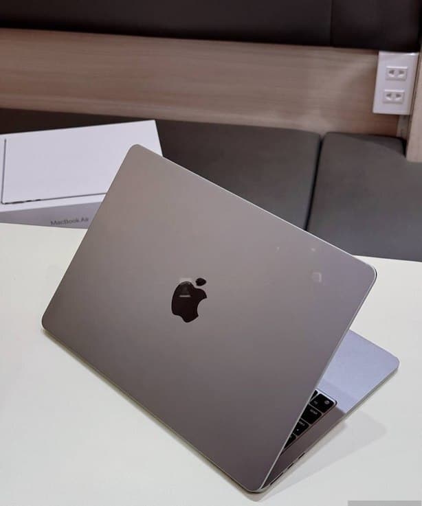 Apple markalı notbuk, Boz rəng