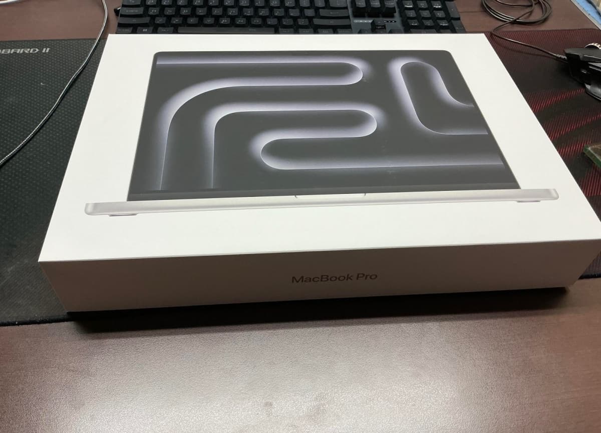 Apple markalı notbuk, Boz rəng