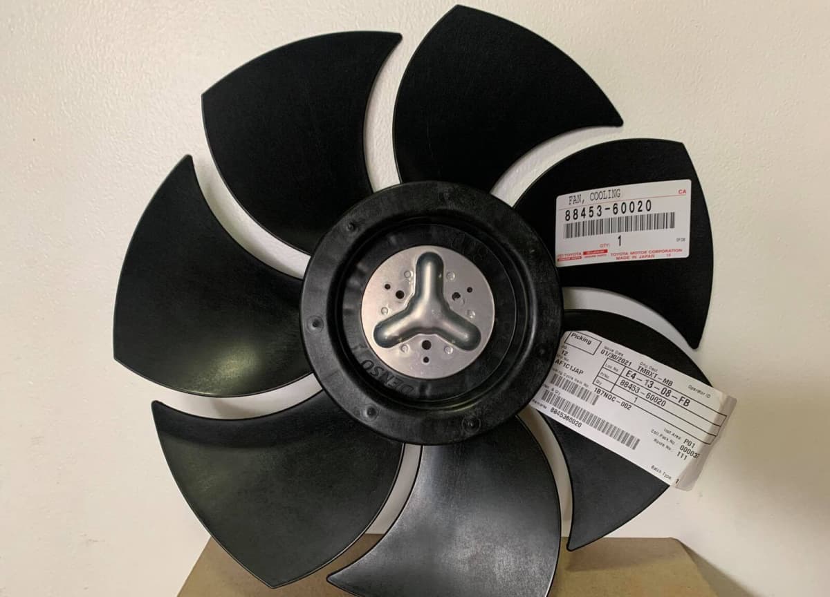 Radiator pəri Lexus LX570