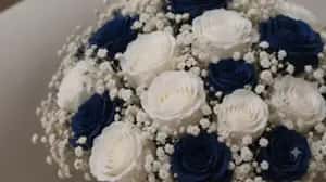 Handmade rose composition in a white and blue box - Tenderyard