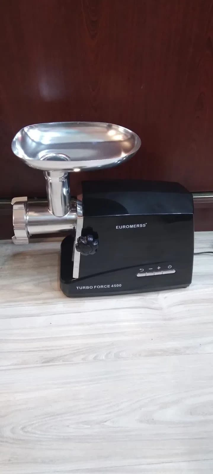 Ardesto ətçəkən maşın
