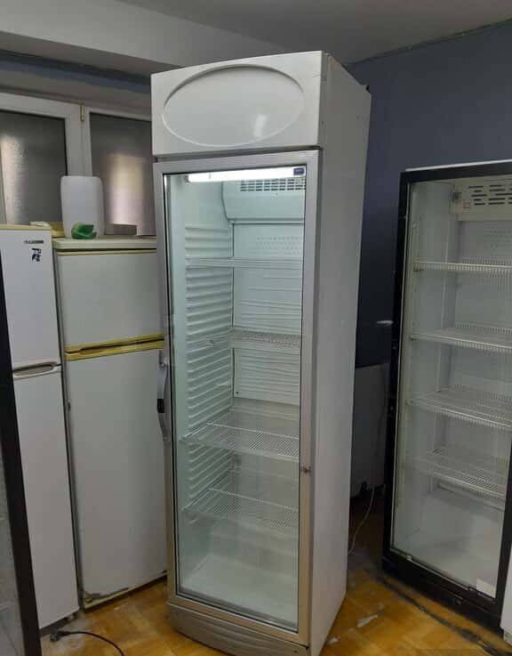 Refrigerated display case - Tenderyard