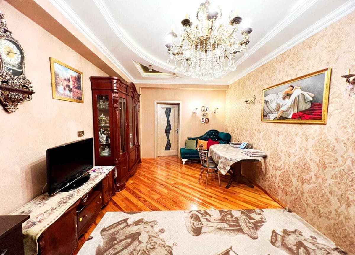 3 otaqlı mənzil 100 m² satılır