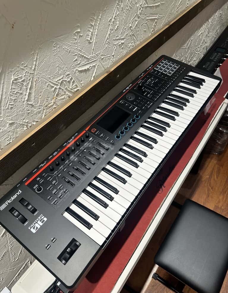 Synthesizer Roland Fantom-06 - Tenderyard