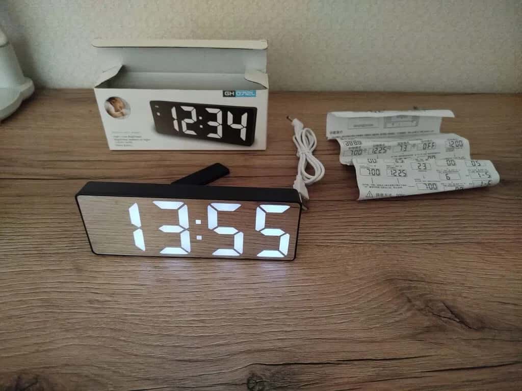 Desktop clock - Tenderyard