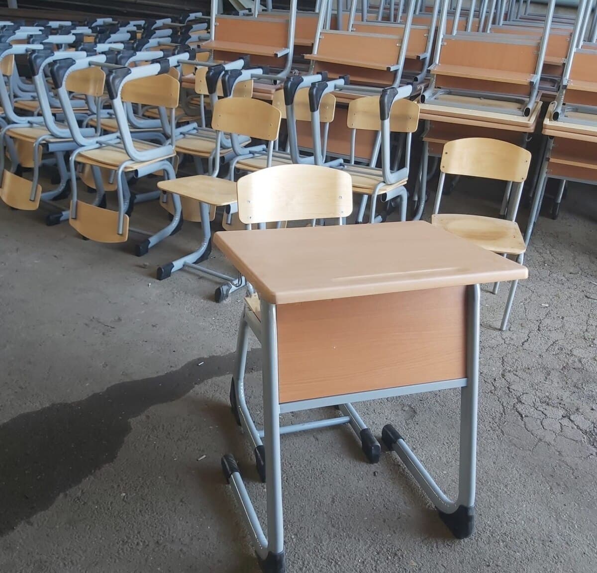 Tədris mərkəzi üçün parta və stul dəsti