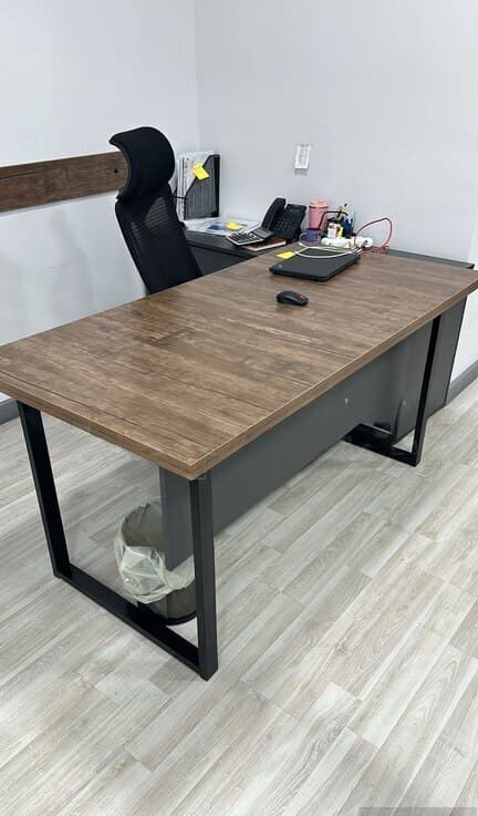 Ofis masası Qəhvəyi rəng