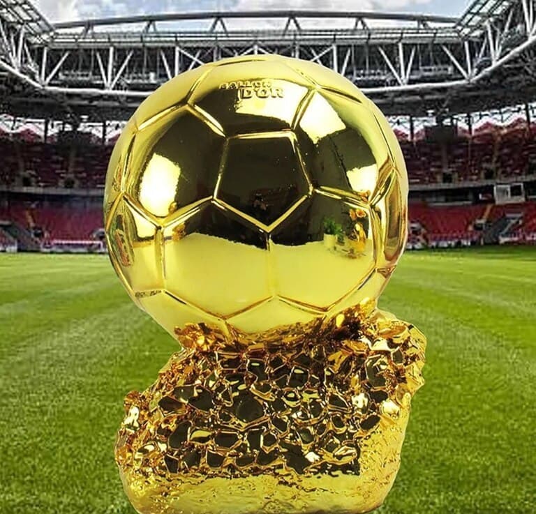 Qızılı Futbol Topu Suvenir Kuboku