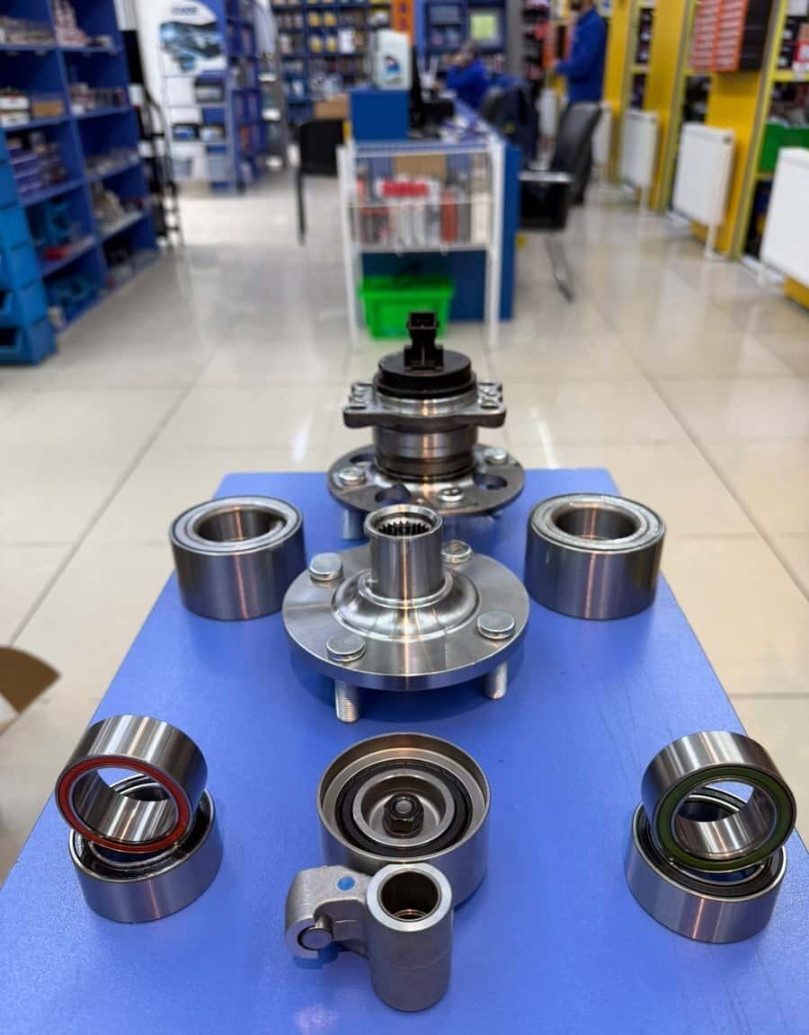 Wheel hub and ball bearing - Tenderyard
