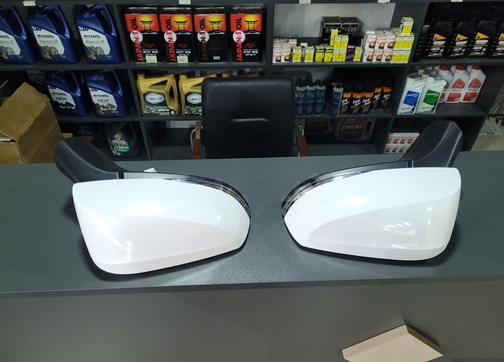Yan güzgü Toyota RAV4 2018-2023 (qara zona)