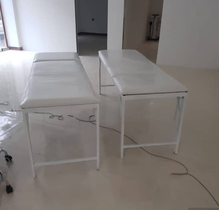 Masaj stolu və tibbi avadanlıqlar