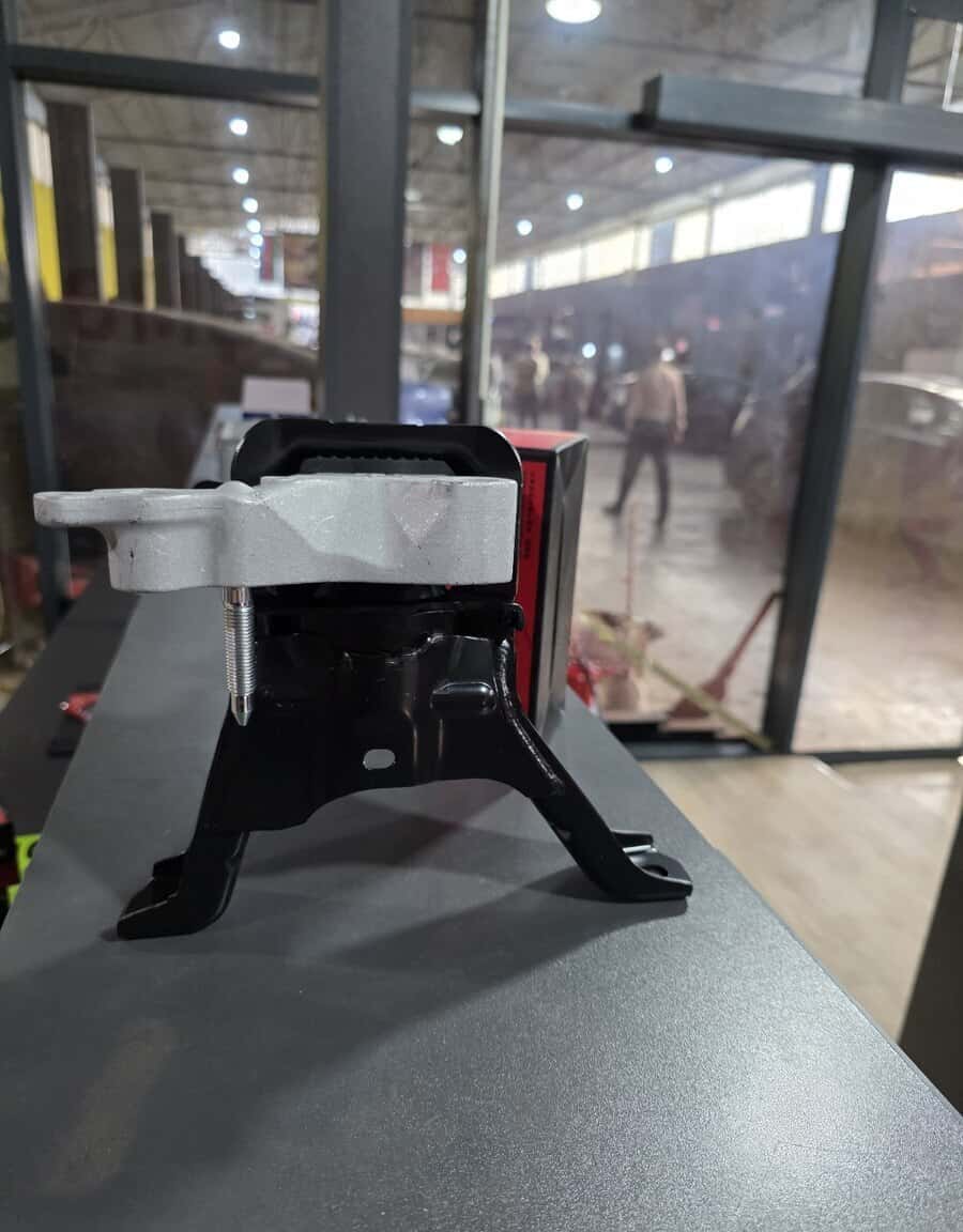Mühərrik yastığı Toyota Prius 50 - Tenderyard