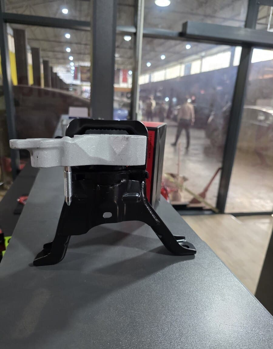 Mühərrik yastığı Toyota Prius 50