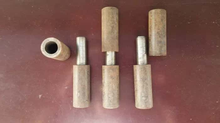 Iron door hinge - Tenderyard