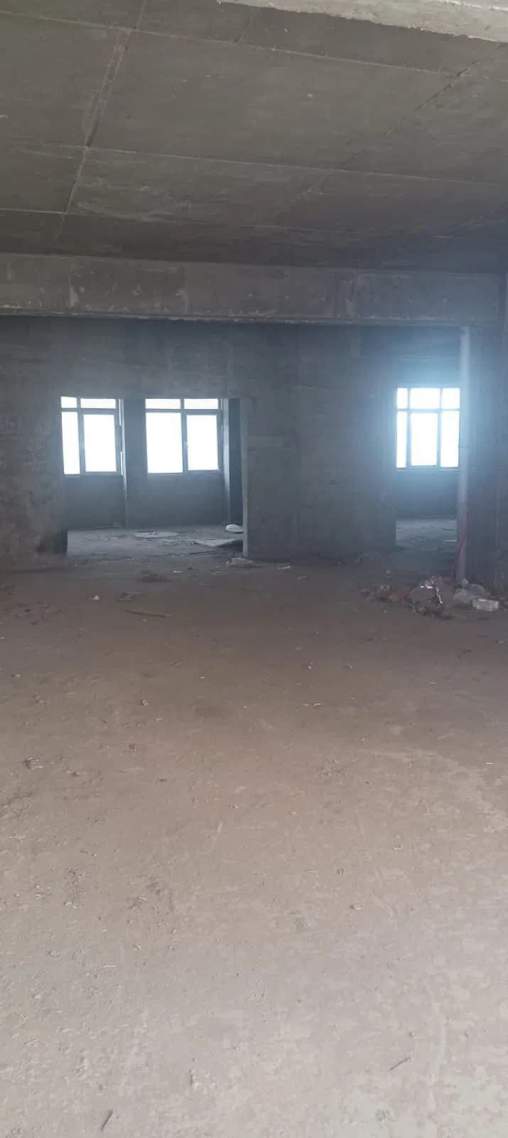 204 m² Təmirsiz obyekt satılır