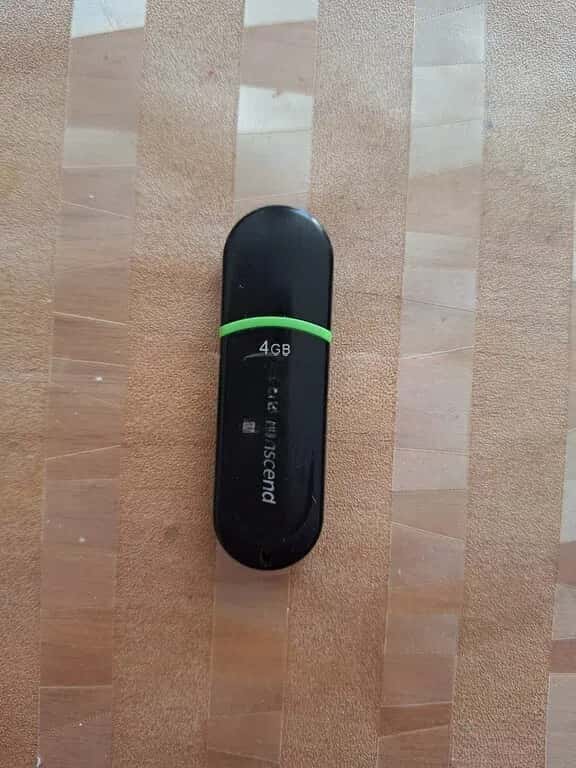 4 GB USB Flash drive, Plastic material - Tenderyard