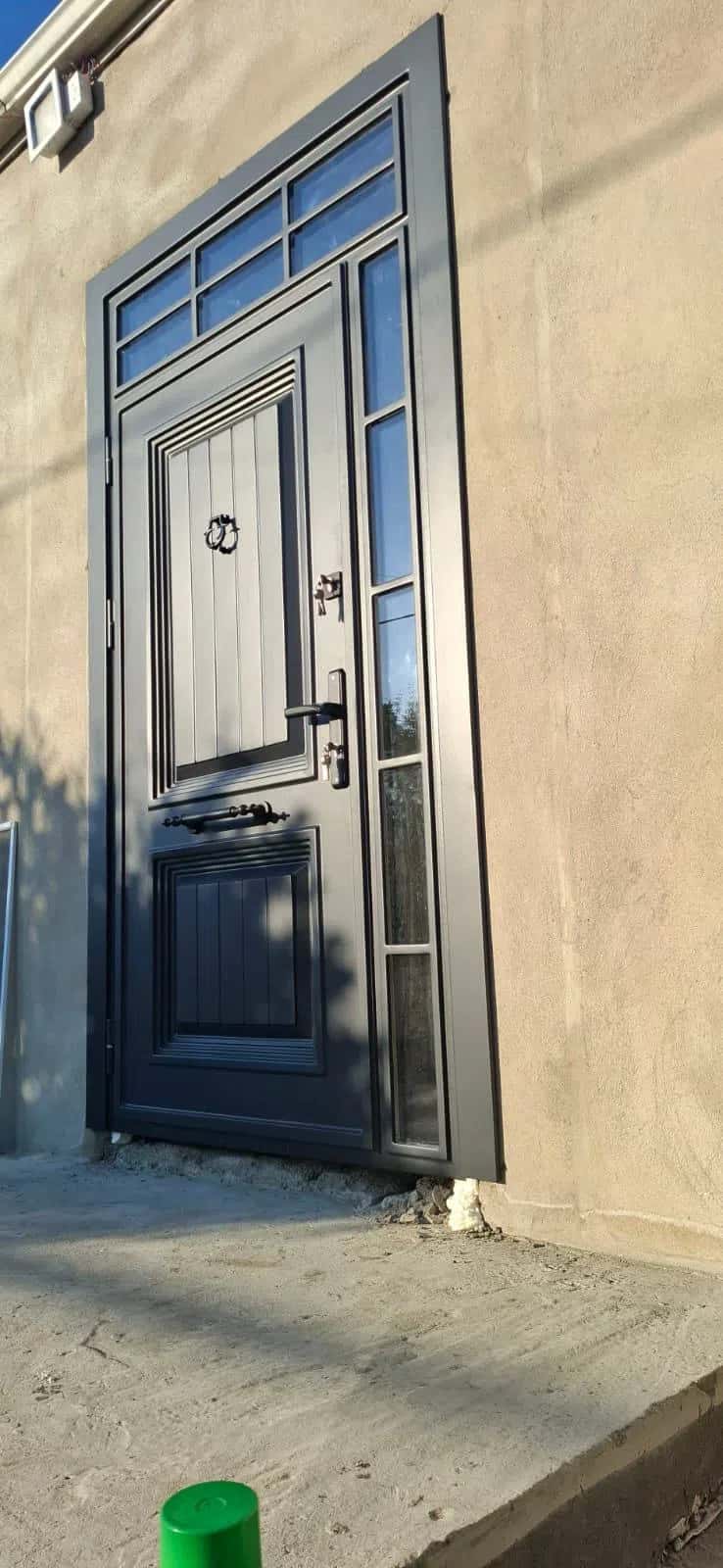 Modern design metal entrance door - Tenderyard