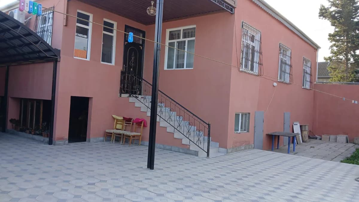 6 otaqlı həyət evi 240 m² satılır