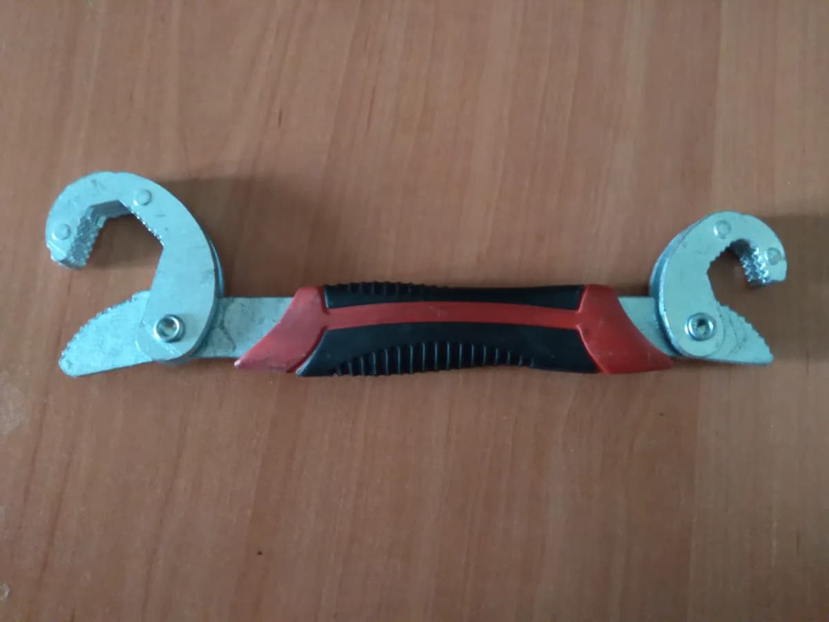 Universal tənzimlənən açar