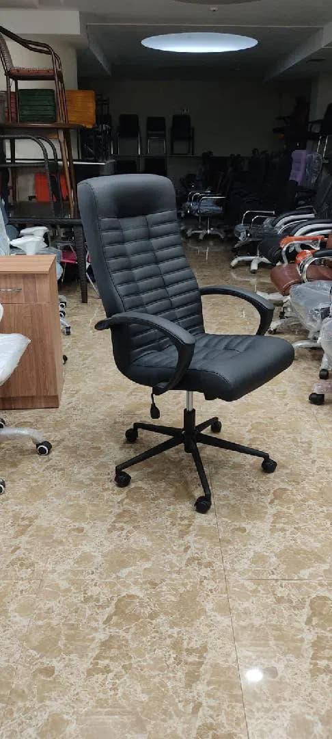 Qara rəng, Ofis üçün kreslo