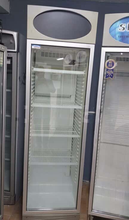 Refrigerated display case - Tenderyard
