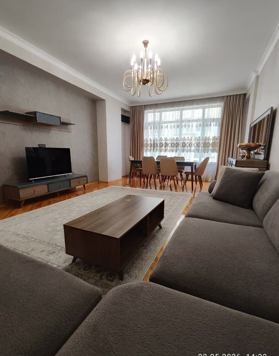 3 otaqlı mənzil 130 m² satılır