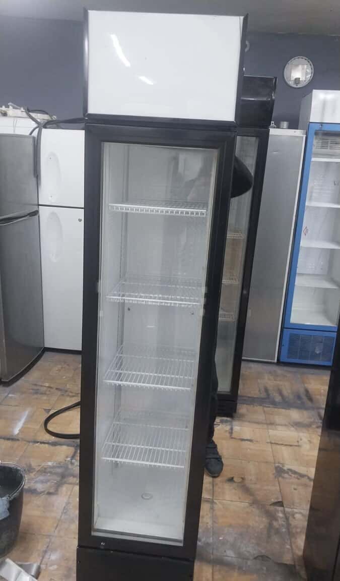 Refrigerated display case - Tenderyard