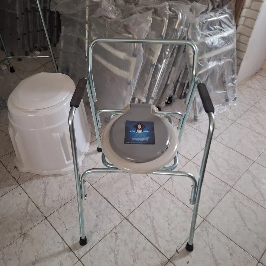 Xəstə üçün sanitar kreslo və xadoklar