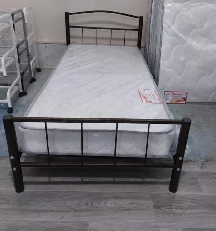 Dəmir çarpayı, Qara rəng