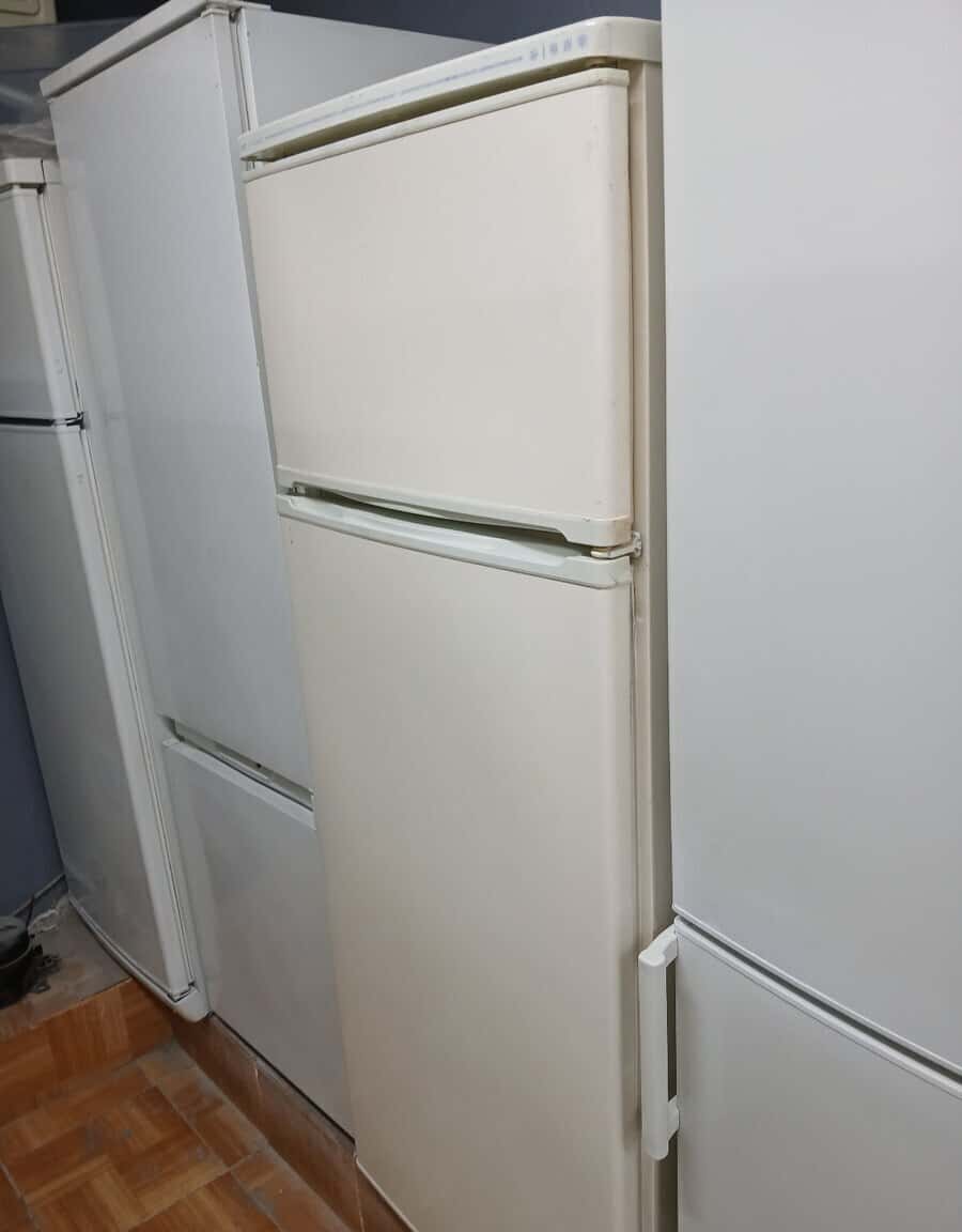 Hotpoint refrigerator - Tenderyard