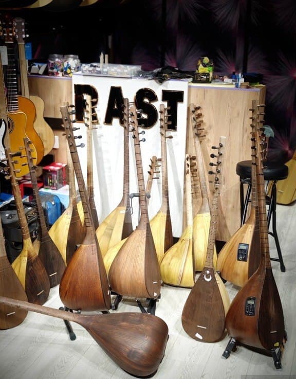 Saz, müxtəlif ölçülərdə və növlərdə