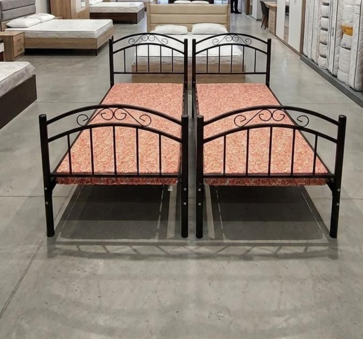 Metal çarpayı, Qarışıq rəng