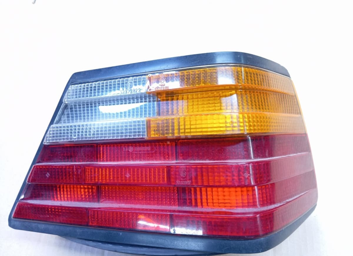 Arxa stop işığı Mercedes 124 sağ