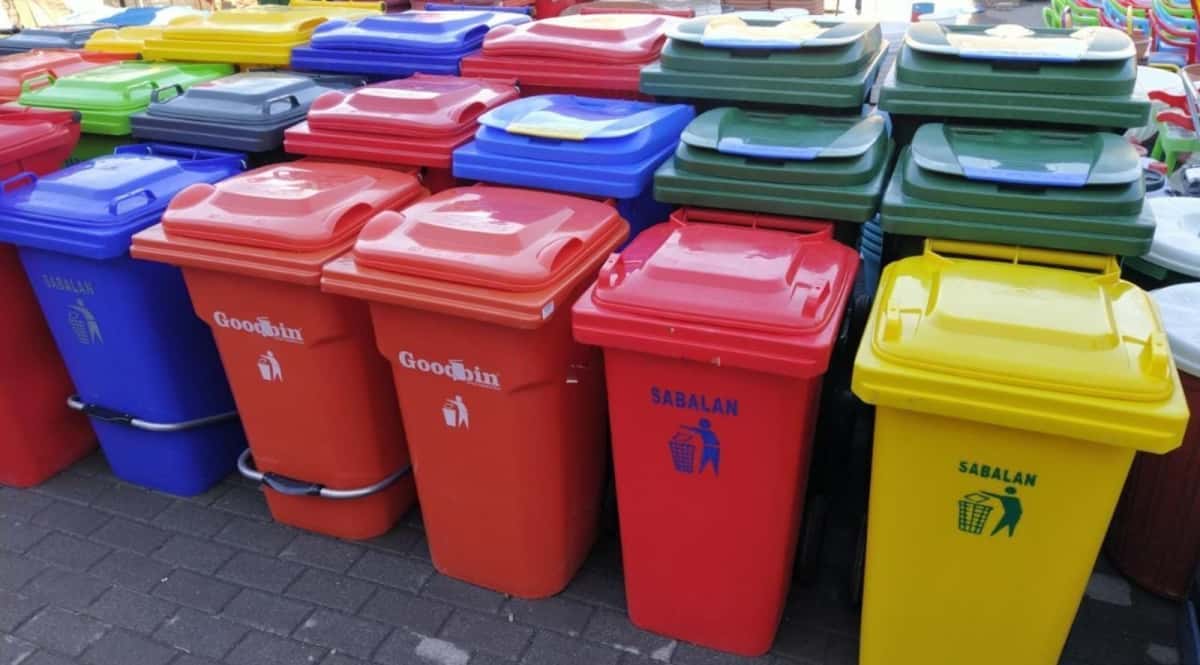 Plastic waste bins (in various sizes) - Tenderyard