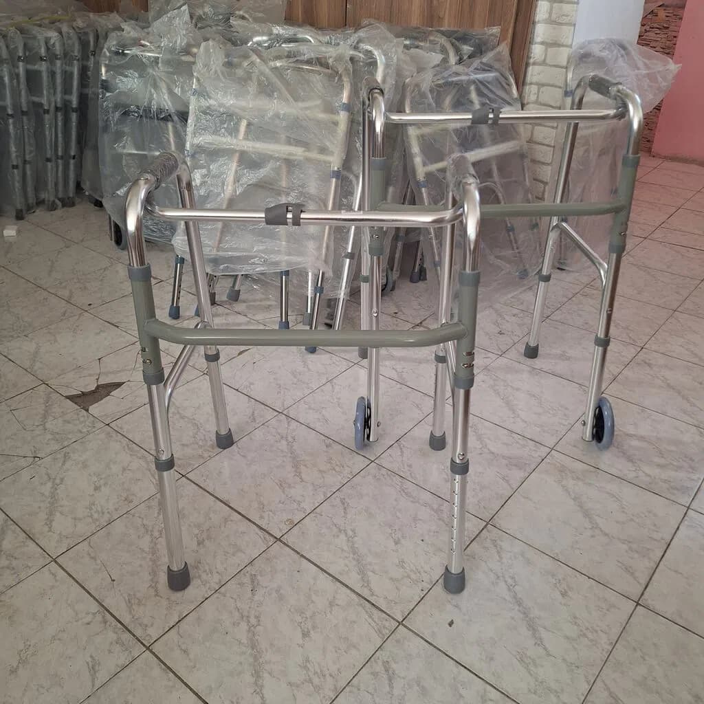 Təkərli Tibbi Gəzinti Çərçivəsi (Rollator)