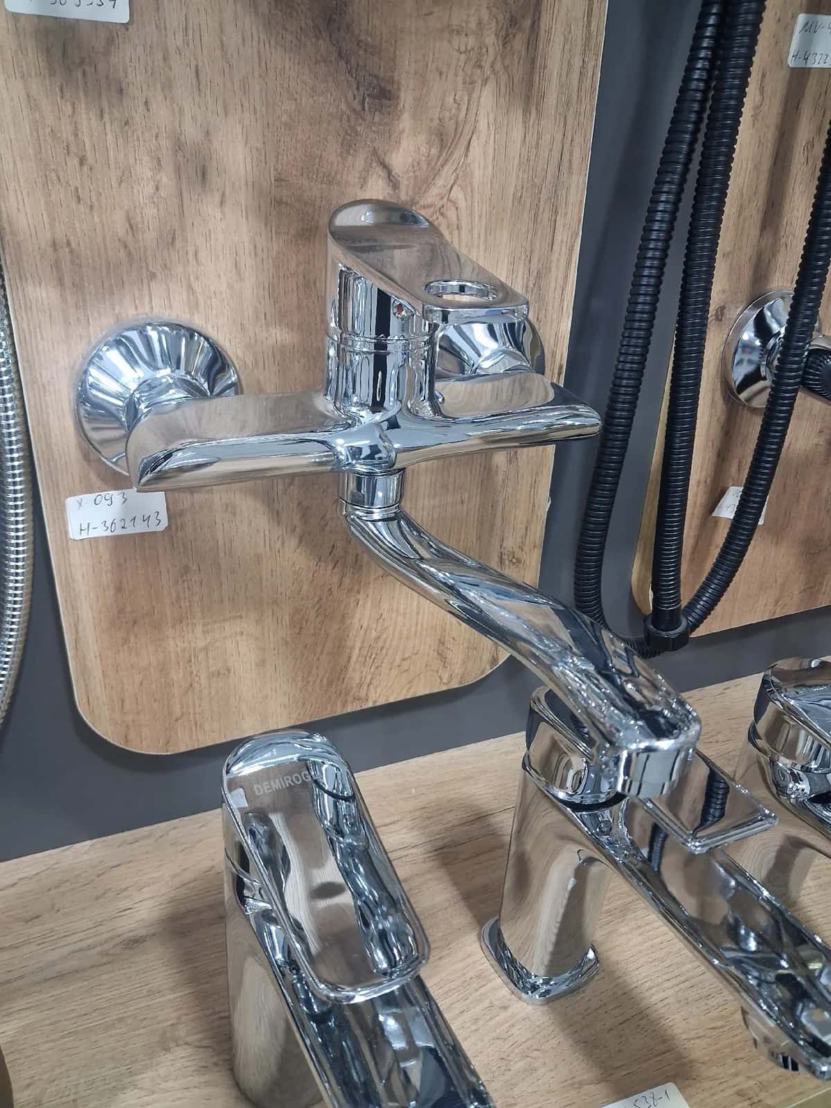 Bathroom faucet, Silver color - Tenderyard
