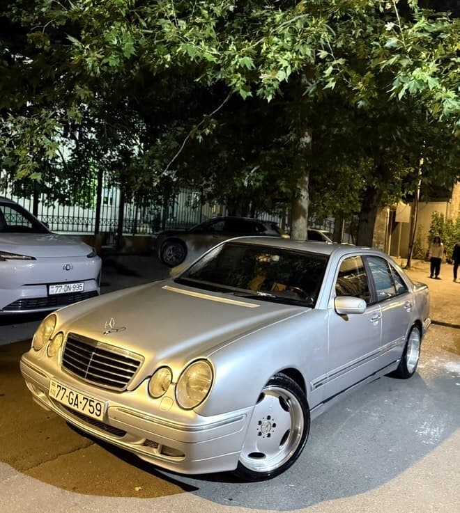 Mercedes E 240, 2001 il, 275000 km, 2400 L